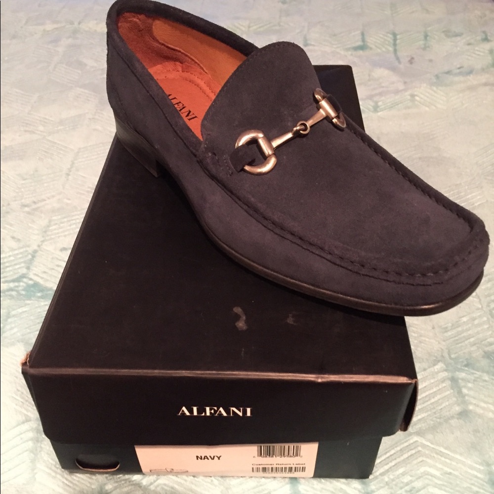 Brand new never worn men’s loafers